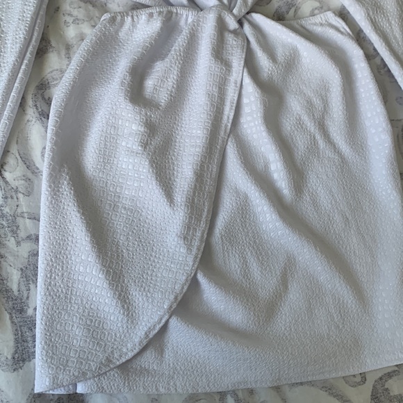 NWT PrettyLittleThing white knot front cut out bodycon dress size US 6 - Picture 6 of 11